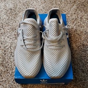 Adidas (Deerupt runner)